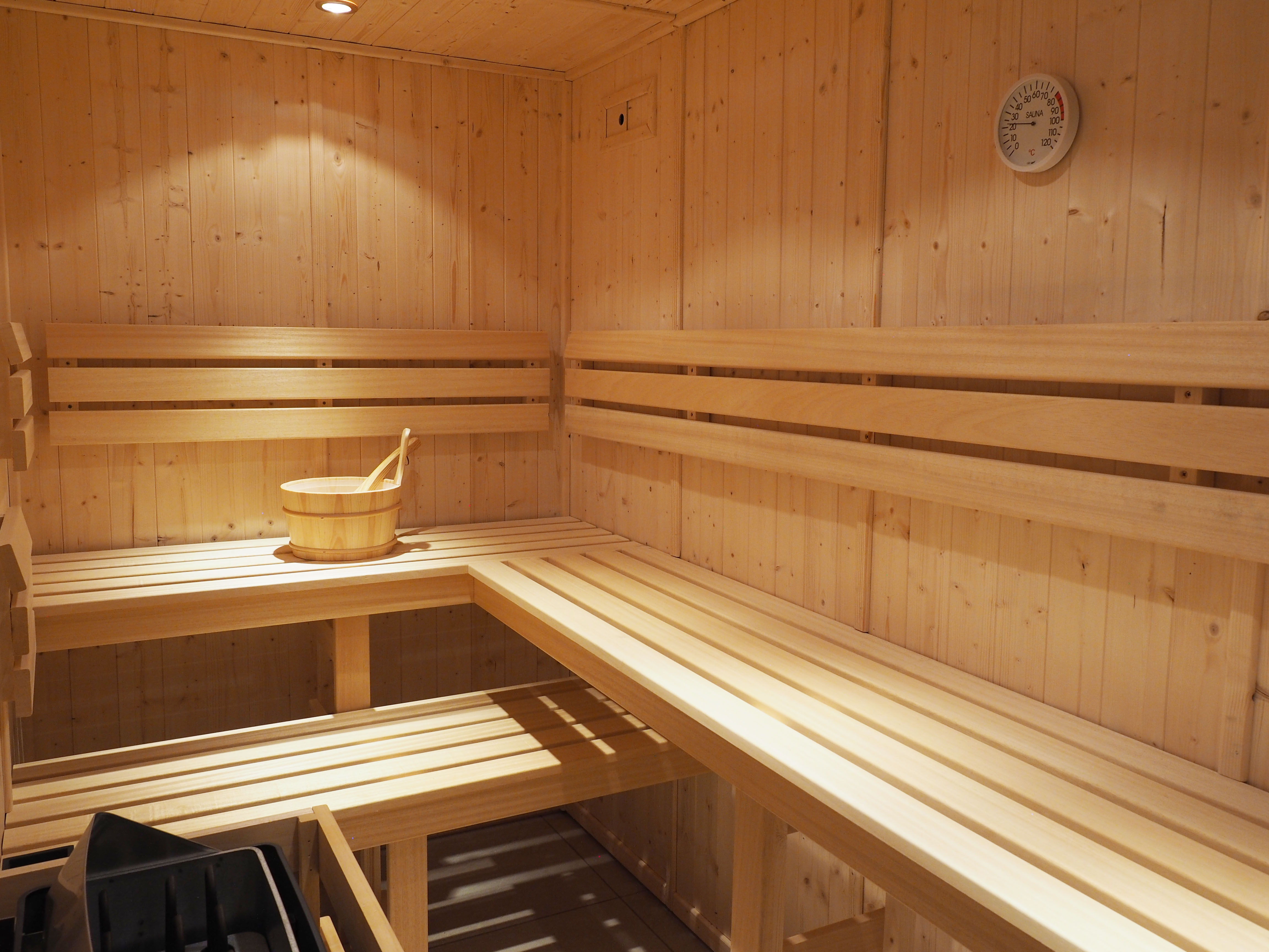 Oceanic Saunas Home Traditional Finnish Spruce Sauna Model OS2040